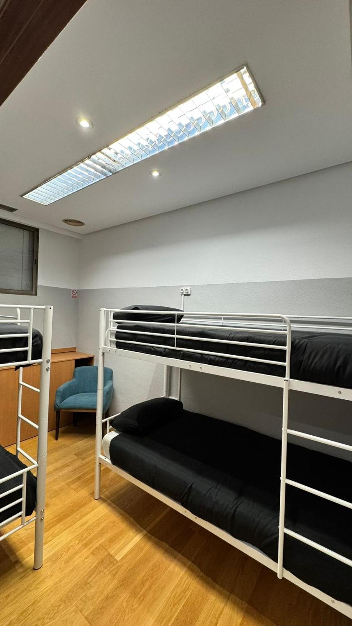 Hostel Puerta Del Angel Madrid Ngoại thất bức ảnh