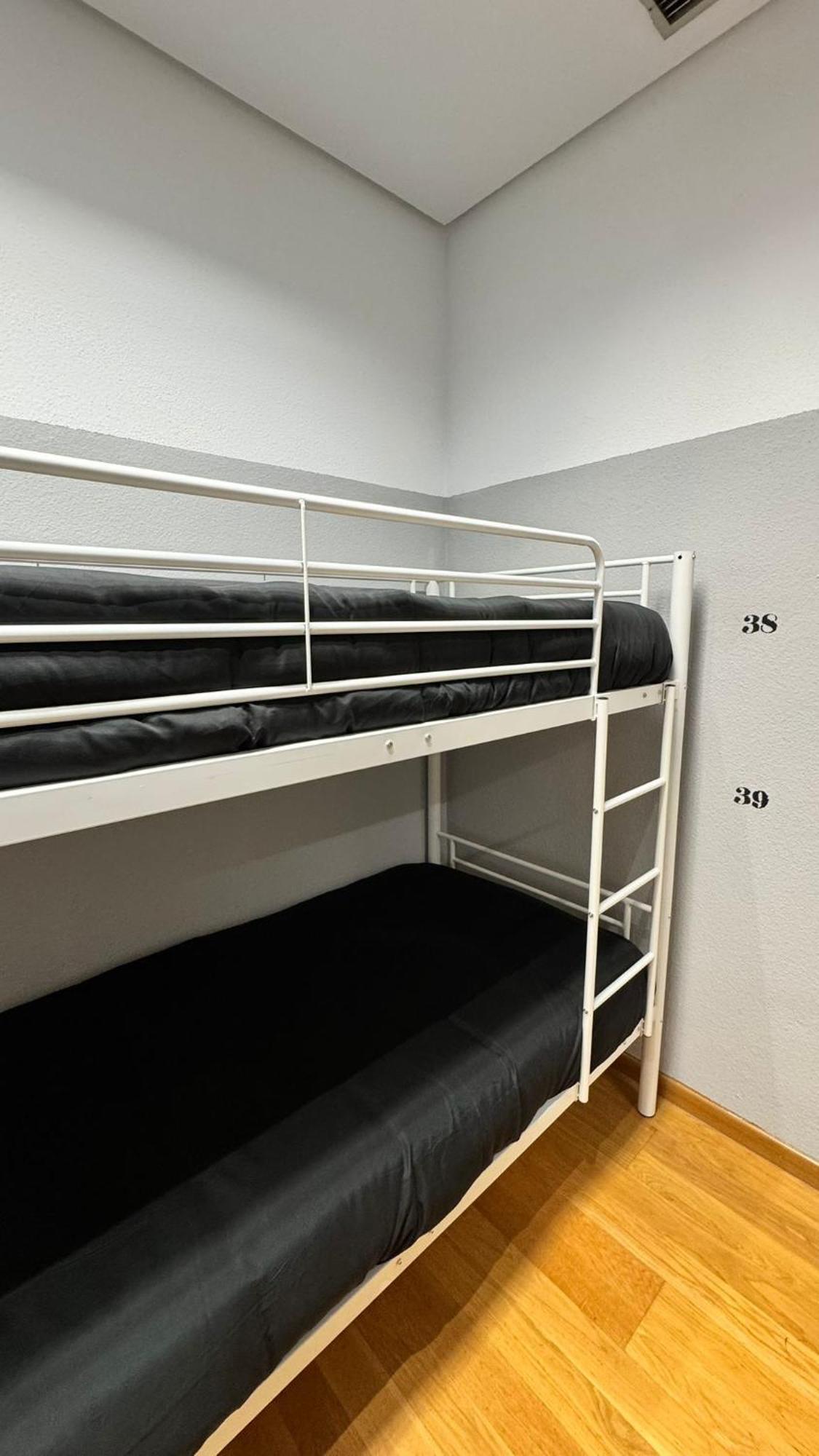 Hostel Puerta Del Angel Madrid Ngoại thất bức ảnh