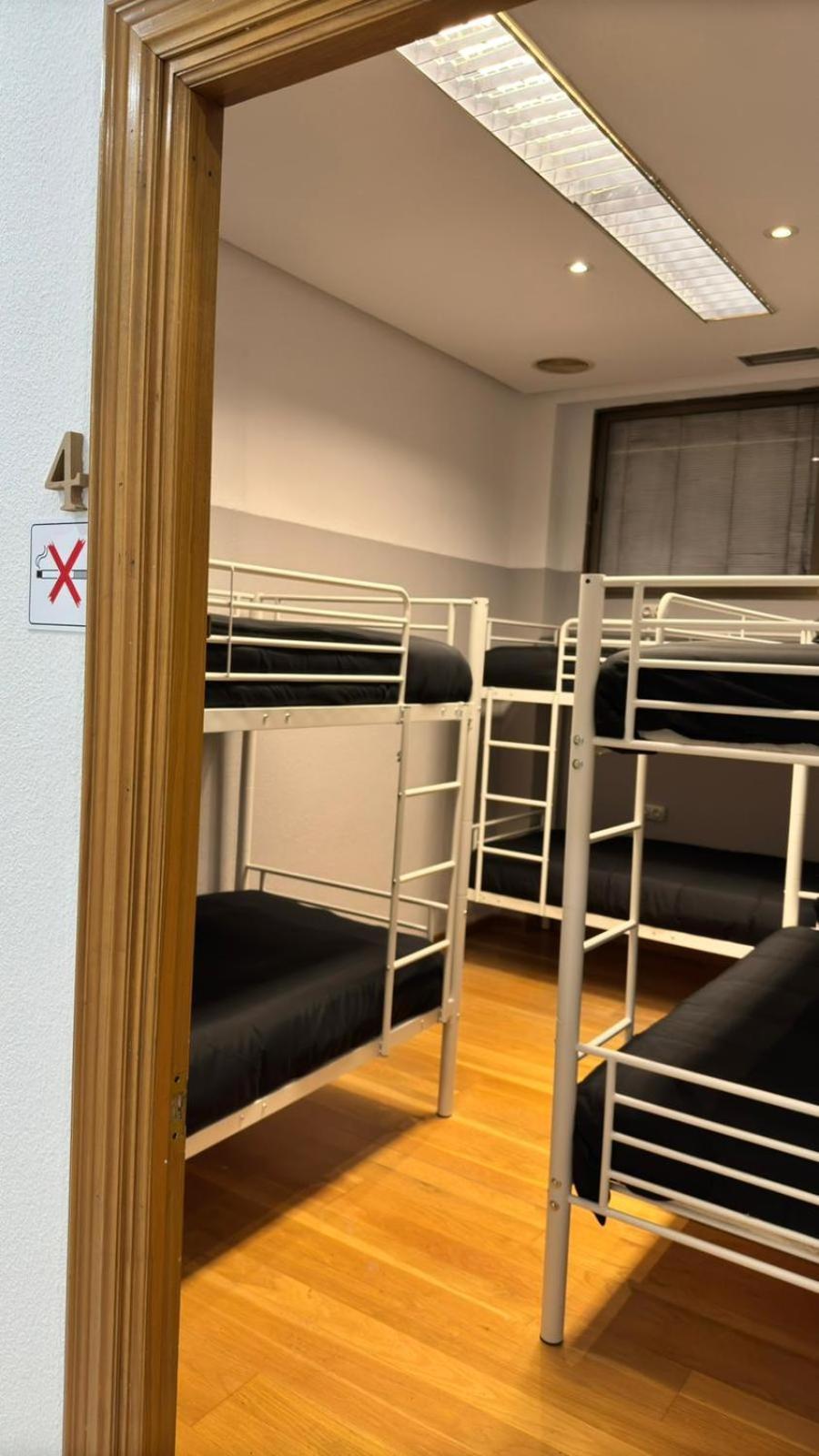 Hostel Puerta Del Angel Madrid Ngoại thất bức ảnh