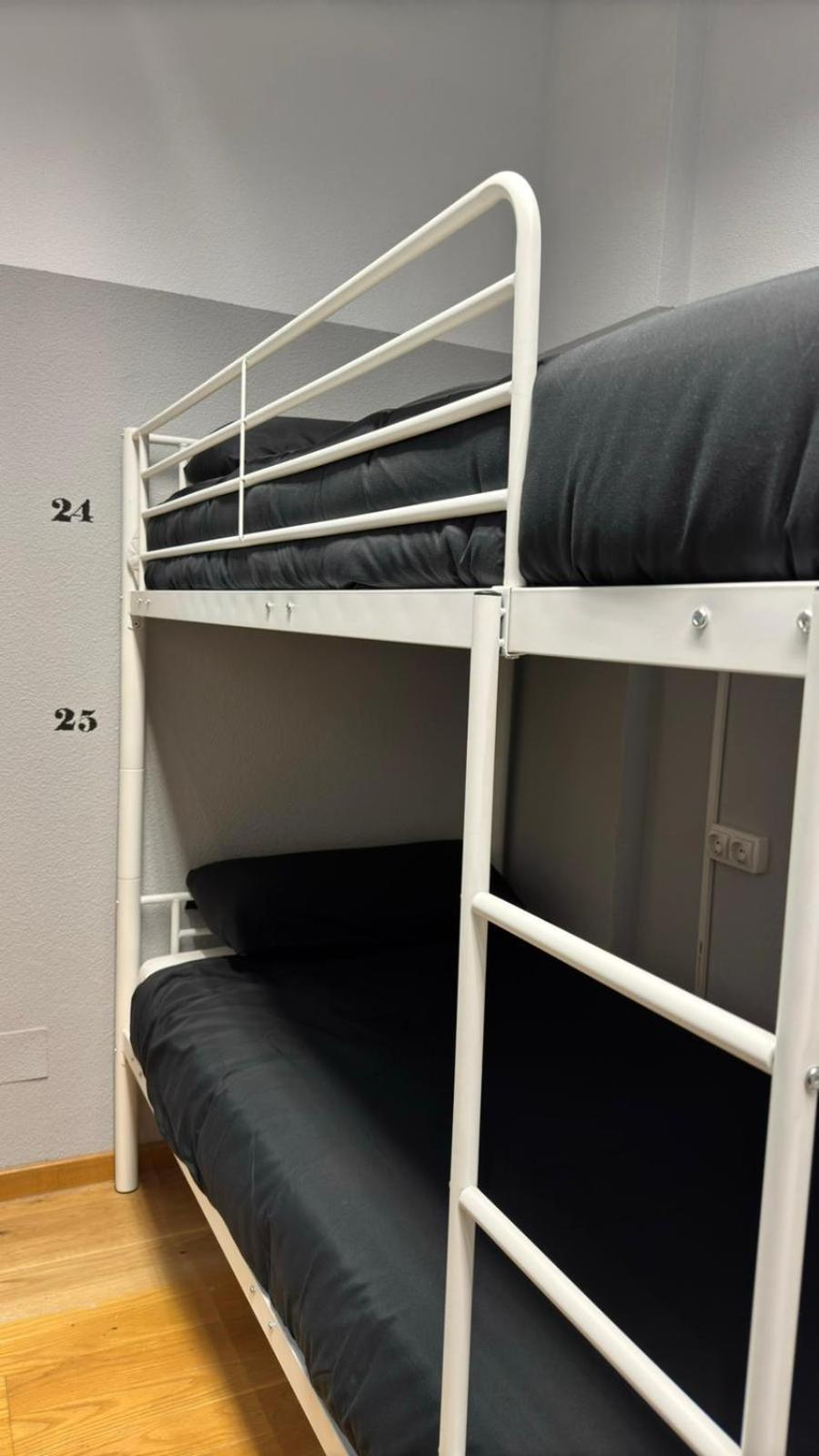 Hostel Puerta Del Angel Madrid Ngoại thất bức ảnh