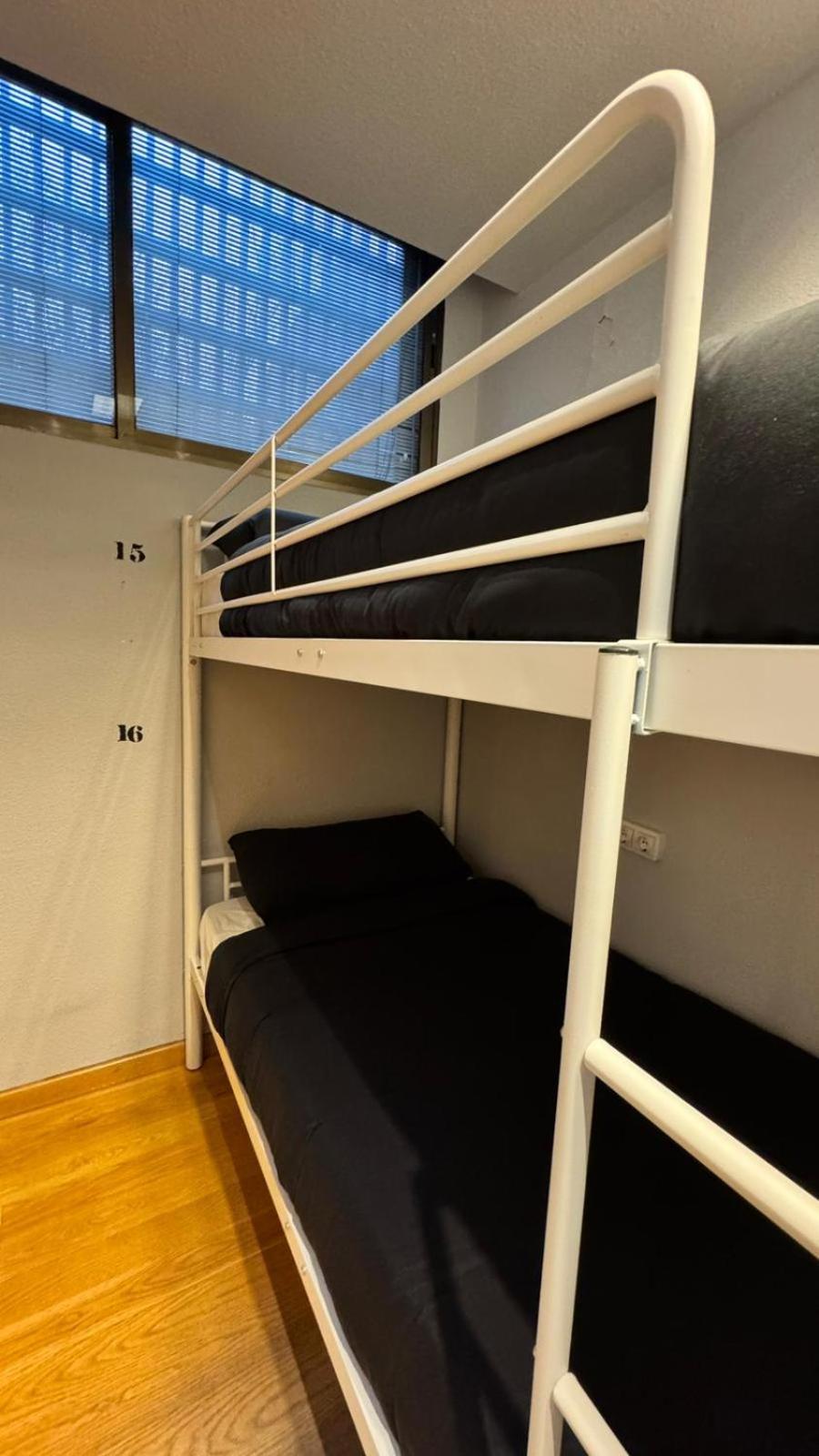 Hostel Puerta Del Angel Madrid Ngoại thất bức ảnh