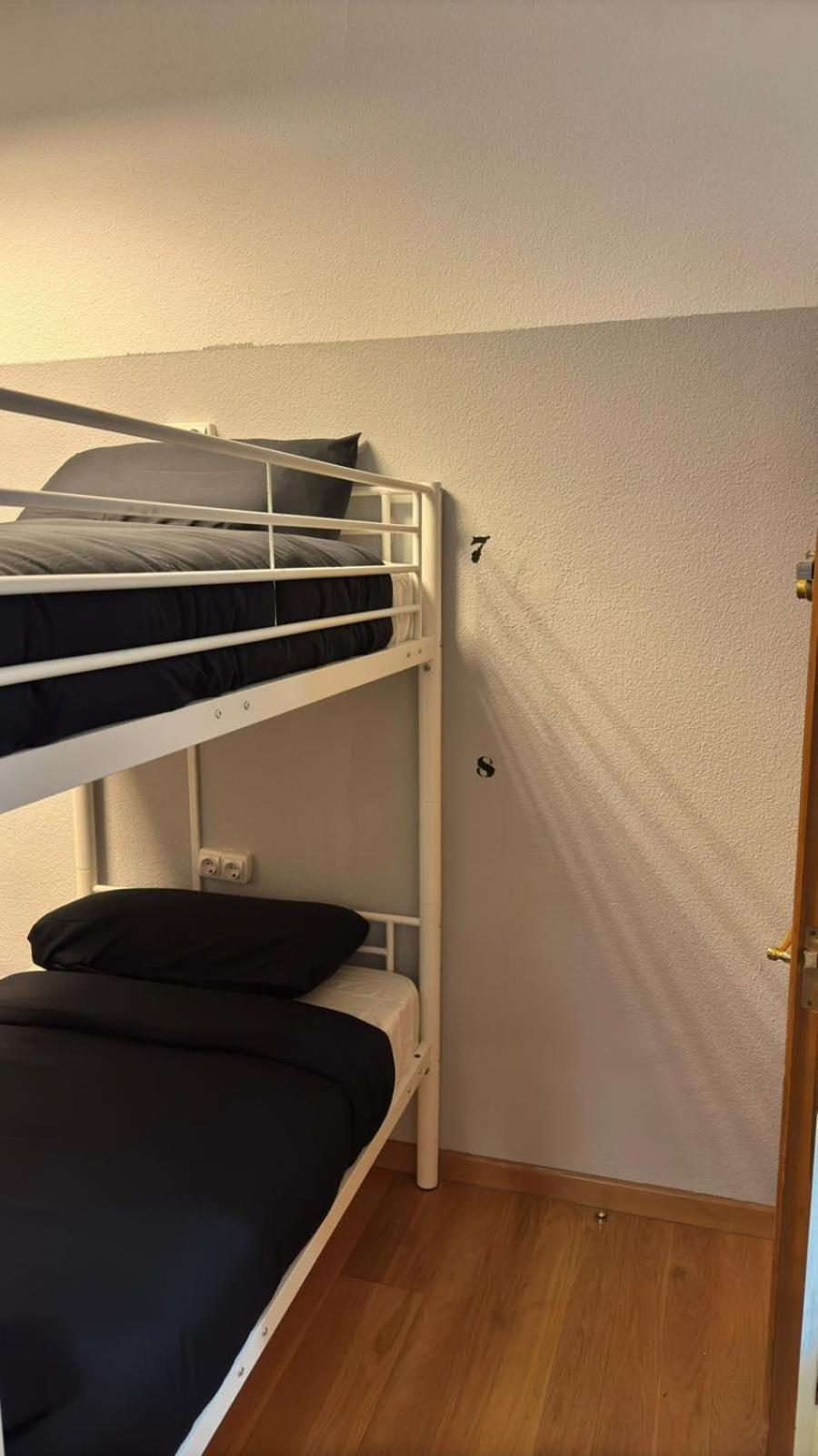 Hostel Puerta Del Angel Madrid Ngoại thất bức ảnh
