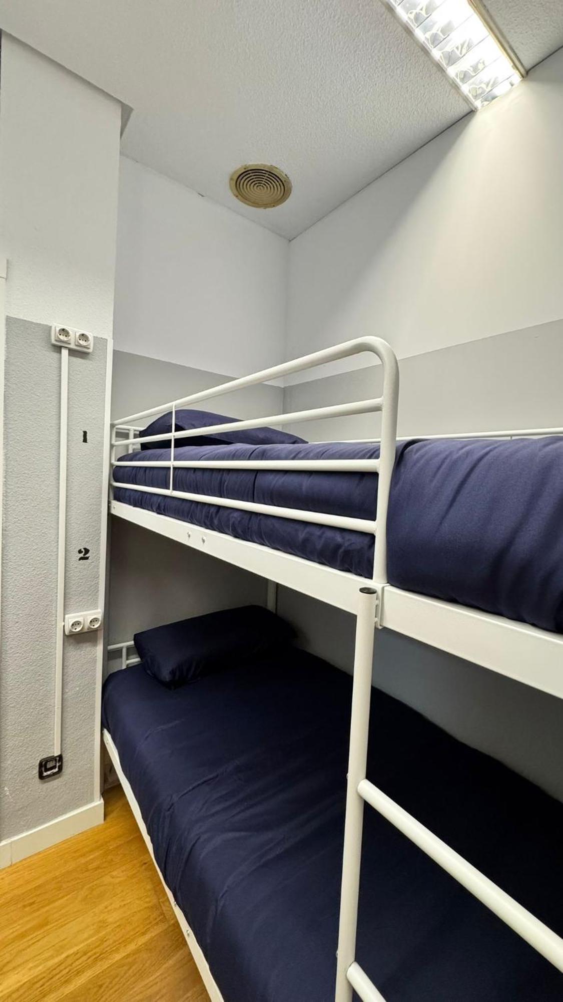 Hostel Puerta Del Angel Madrid Ngoại thất bức ảnh