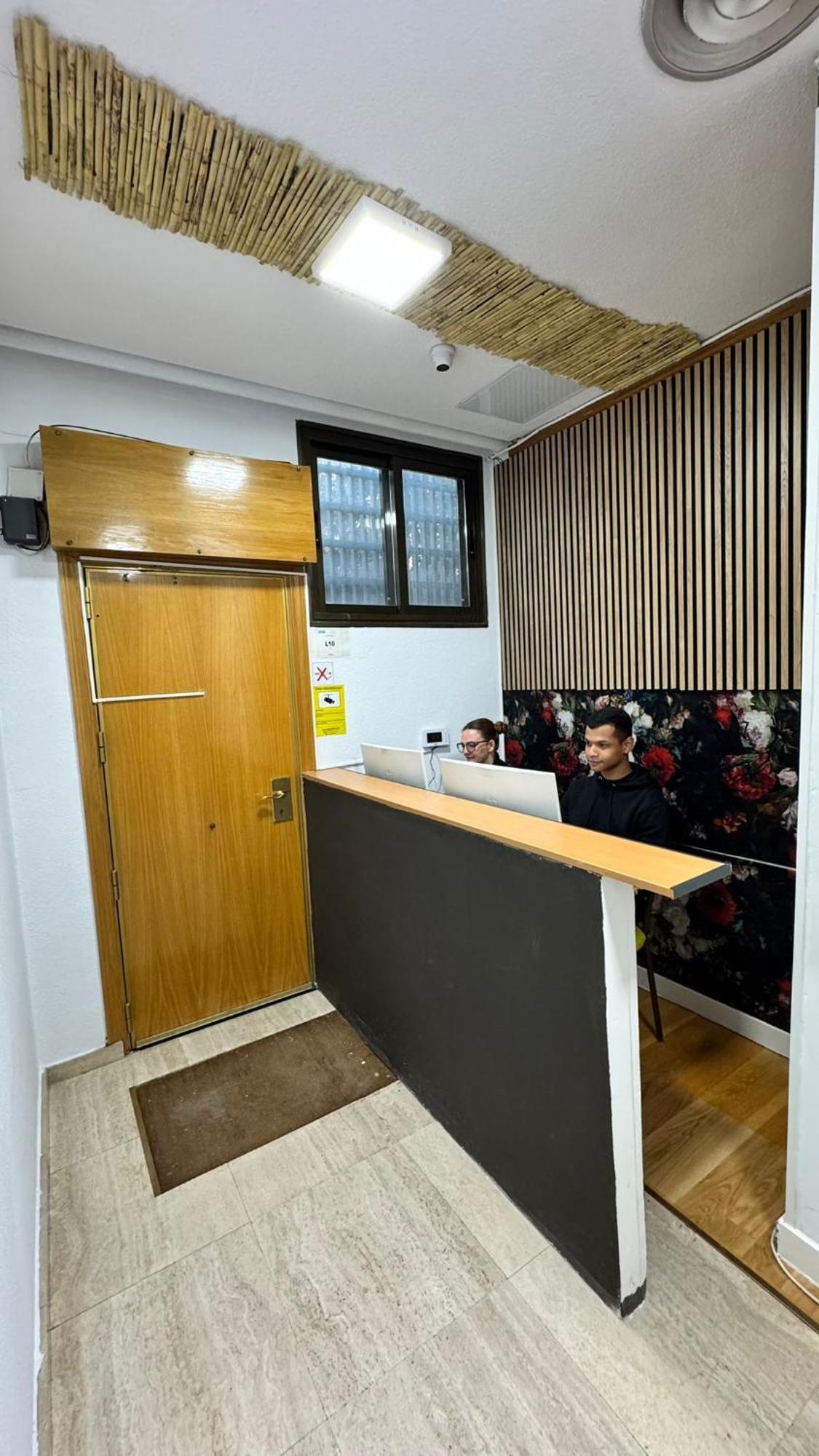 Hostel Puerta Del Angel Madrid Ngoại thất bức ảnh