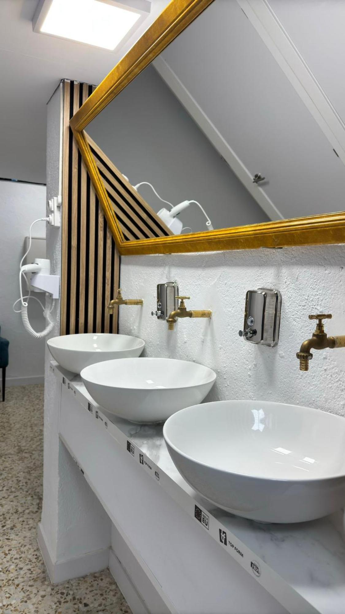 Hostel Puerta Del Angel Madrid Ngoại thất bức ảnh